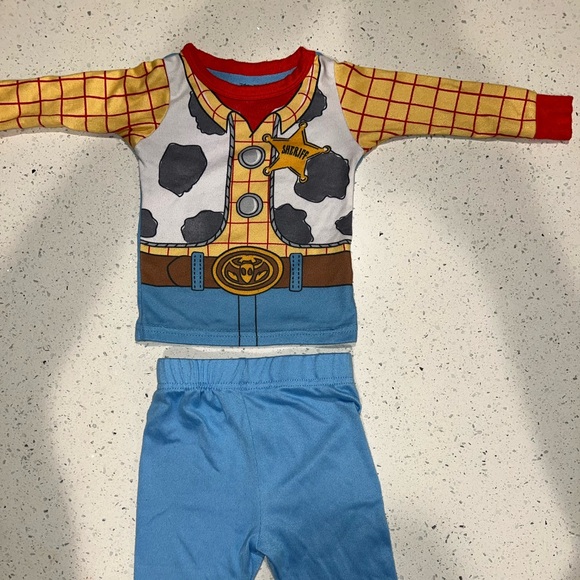 Lot of THREE toddler character pajamas - Picture 4 of 7